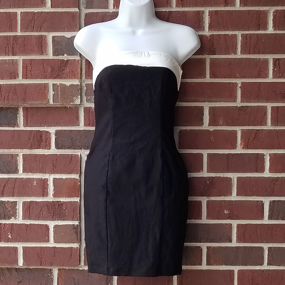 Lovely day strapless pretty black  & white dress
